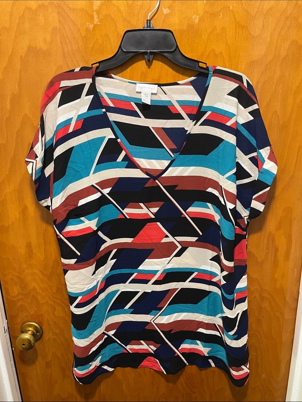 Motherhood Maternity Navy Multicolor Geometric V‑Neck Short Sleeve Top